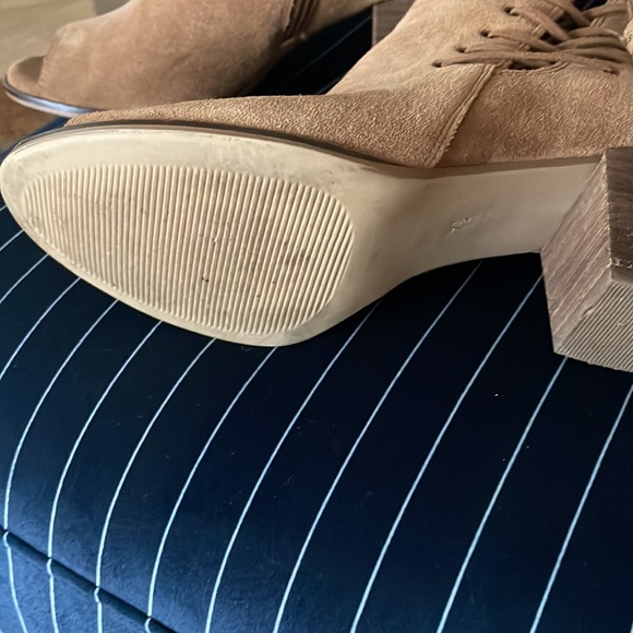 Fall boots - Picture 2 of 3